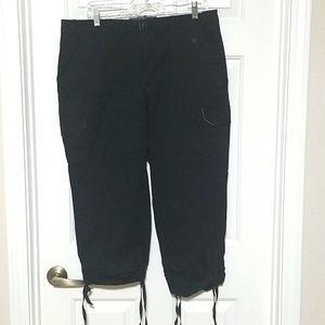 Black capris